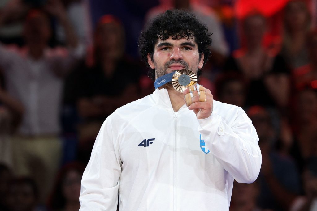 Ποιος είναι ο Θοδωρής Τσελίδης – Ο αθλητής που έδωσε στην Ελλάδα το πρώτο μετάλλιο τους Ολυμπιακούς Αγώνες του 2024