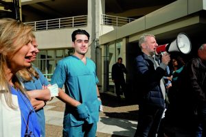 Μετωπική σύγκρουση γιατρών και υπουργείου