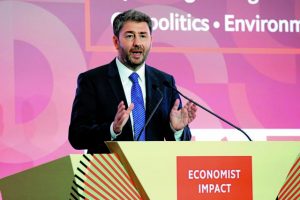 Και ένας, και δύο, και επτά υποψήφιοι – και συνεχίζουν…