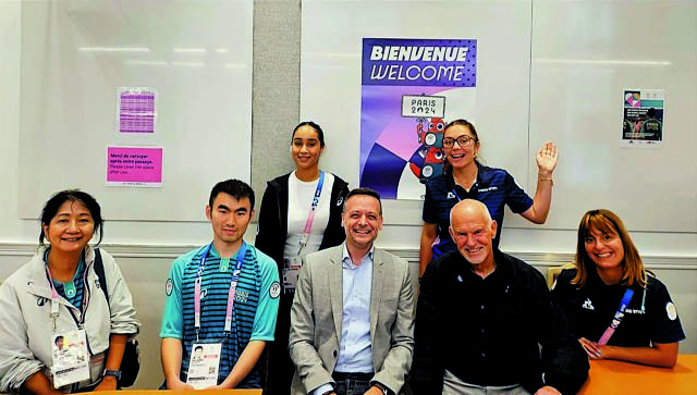 Ενα δείπνο στο Παρίσι με μήνυμα