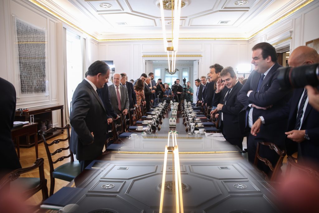 Δημοσκόπηση Mega: Σε πτώση η ΝΔ, σε φάση ρευστότητας το κομματικό σύστημα και αγωνία για την ακρίβεια