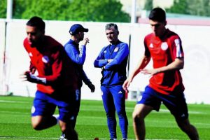 Κοστίνια ο τέταρτος και πέντε συν δύο φιλικά