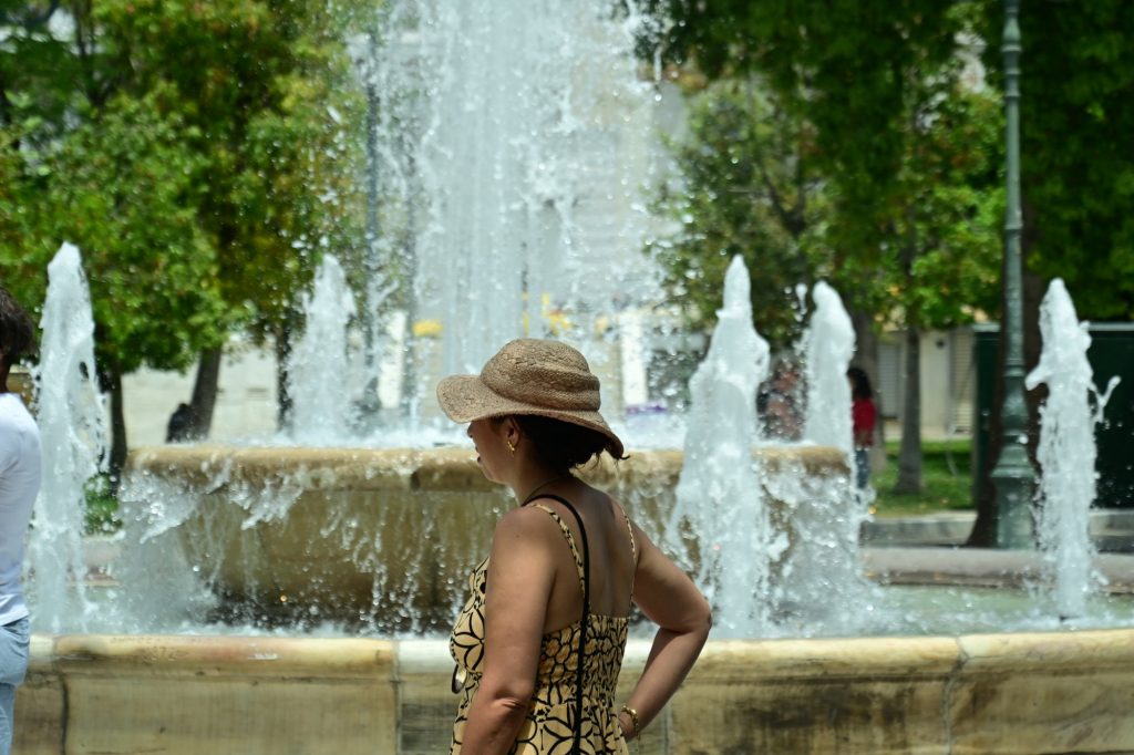 Καιρός – Καύσωνας: Ξεπέρασε τους 43°C η θερμοκρασία, οι περιοχές που «έλιωσαν»