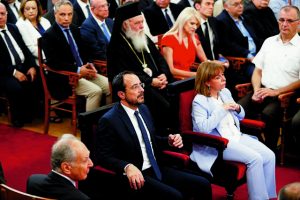 Σκληρό ροκ από Κασσελάκη με καταγγελίες για «εργολαβική εκποίηση»