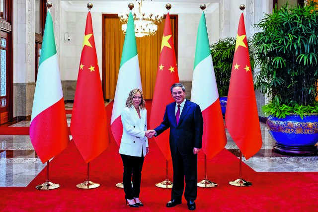 Θέλει να γεφυρώσει το ρήγμα με το Πεκίνο