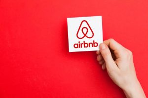 Σε αυτές τις περιοχές θα βρείτε τα πιο φτηνά Airbnb της Ελλάδας – Τι ψάχνουν οι Έλληνες [γράφημα]