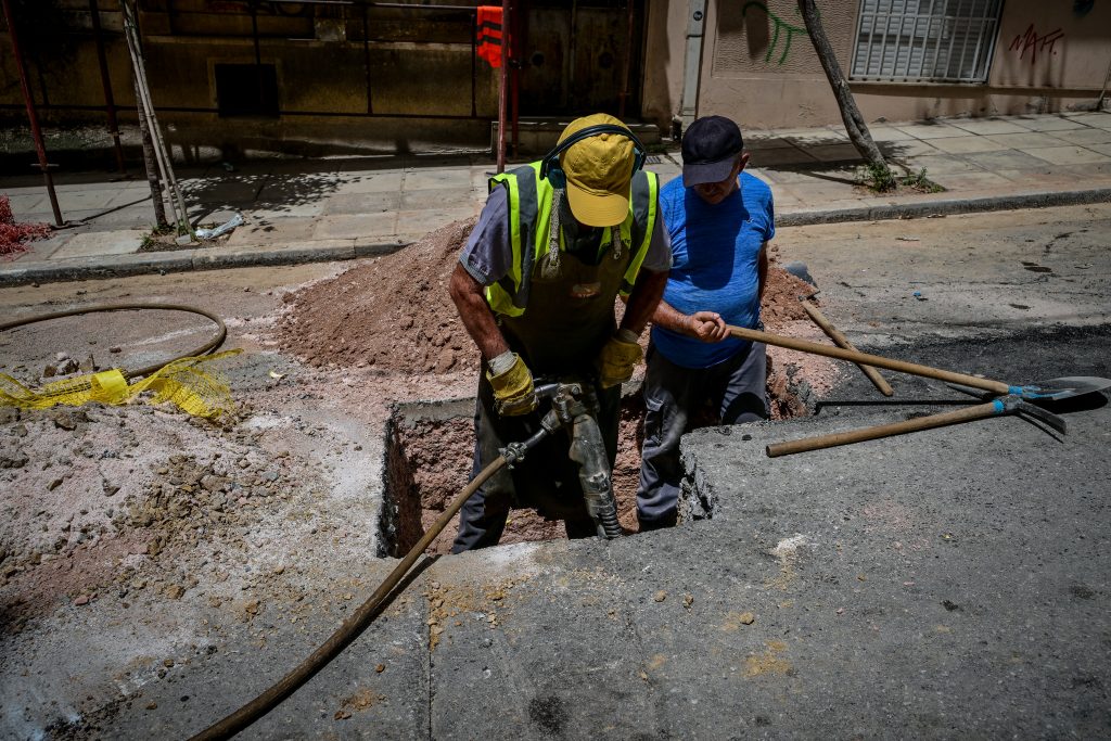Εξαήμερη εργασία: Απορεί ο διεθνής Τύπος με την πρωτοβουλία της Ελλάδας – «Βήμα προς τη λάθος κατεύθυνση»