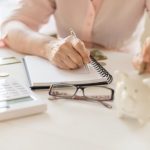 Τα συν και τα πλην δύο ρυθμίσεων για φορολογούμενους με χρέη