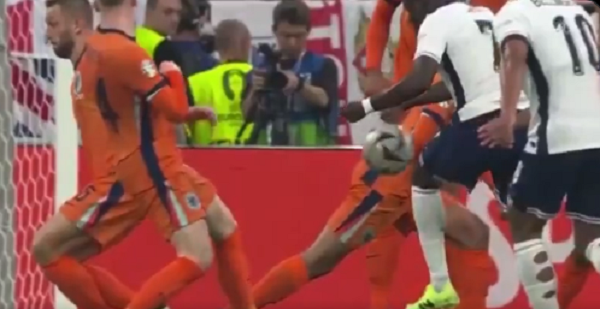 Σκάνδαλο στο Euro: «Φωνάζουν» για χέρι του Σάκα πριν από το πέναλτι υπέρ της Αγγλίας