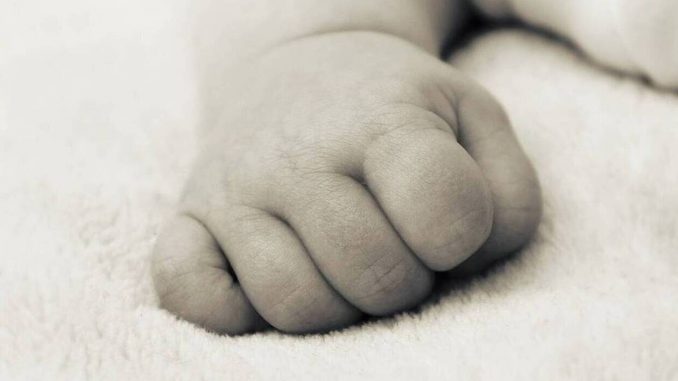 Τραγωδία στη Λαμία: Νεκρό βρέφος 2,5 μηνών