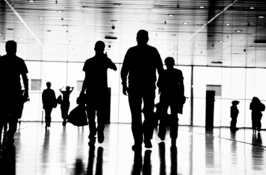 «Πολλές χώρες δοκιμάζουν την τετραήμερη εργασία, η Ελλάδα θέλει εξαήμερη» – Τα διεθνή ΜΜΕ για την ελληνική «καινοτομία»