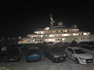 Το πλωτό «παλάτι» που κάνει βόλτα στα ελληνικά νησιά – Στην Ελλάδα το βασιλικό ζεύγος της Σαουδικής Αραβίας