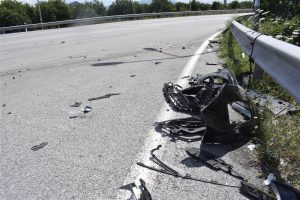 Σοβαρό τροχαίο στη λεωφόρο Πόρτο Ράφτη – Χωρίς τις αισθήσεις του απεγκλωβίστηκε οδηγός ΙΧ