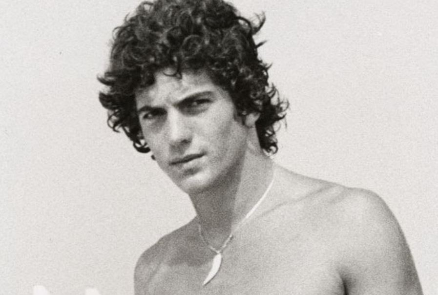 Κομψότητα, σεξ και νοσταλγία: Ο Τζον Φ. Κένεντι Τζούνιορ συνεχίζει να γοητεύει 25 χρόνια μετά το θάνατό του