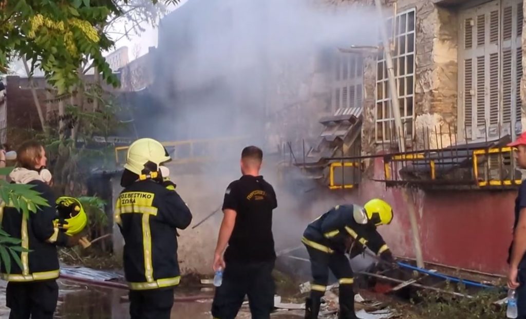 Φωτιά σε κτίριο στο Μοσχάτο
