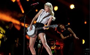 Έγινε cringe η Τέιλορ Σουίφτ;