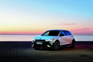 Ηλεκτροκίνηση και κινητήρες βενζίνης θα πάνε αγκαζέ!