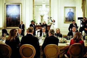 Ο γαλαντόμος Ορμπαν κι ένα δάνειο 500 εκατ. ευρώ στα Σκόπια