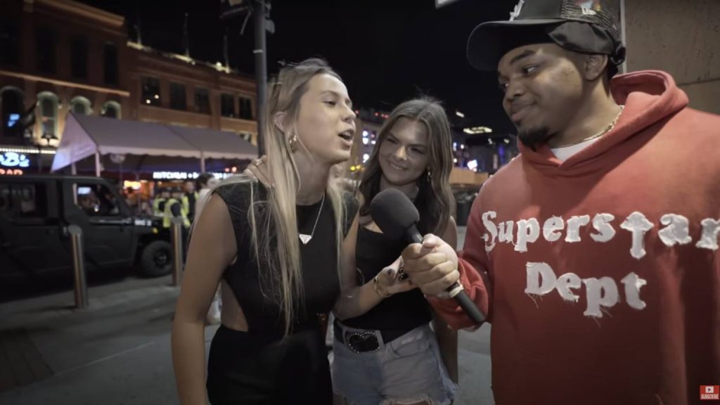 Έγινε διάσημη με το… Hawk Tuah και τώρα πλουτίζει