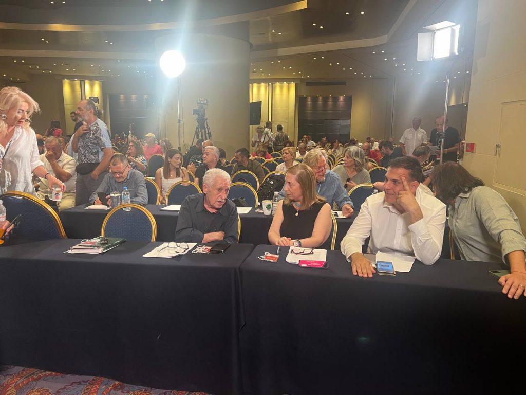 Φωτογραφικά «κλικ» από την κρίσιμη Κεντρική Επιτροπή του ΣΥΡΙΖΑ