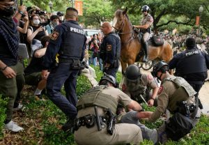 Χιλιάδες συλλήψεις φοιτητών στις ΗΠΑ – Τα Πανεπιστήμια δεν εγκαταλείπουν τους Παλαιστίνιους