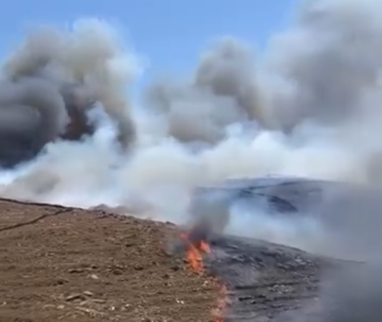 Φωτιά στην Τζια: Στην περιοχή Ποίσσες – Επιχειρούν κι εναέριες δυνάμεις