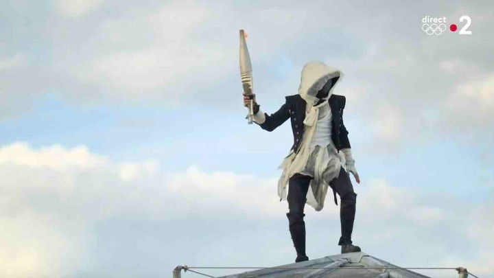 Ολυμπιακοί Αγώνες: Ποιος ήταν τελικά ο μασκοφόρος δρομέας στην τελετή έναρξης;