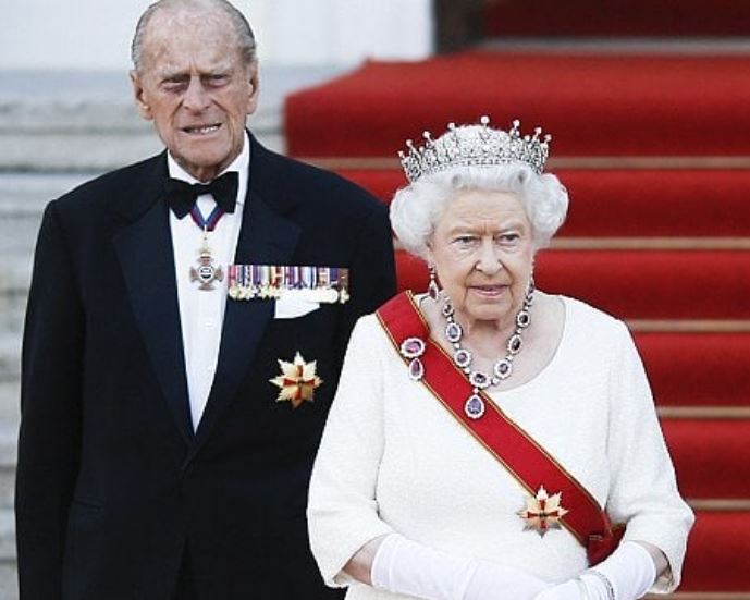 Νέες αποκαλύψεις για τον θάνατο του πρίγκιπα Φίλιππου – Η βασίλισσα Ελισσάβετ δεν ήταν παρούσα