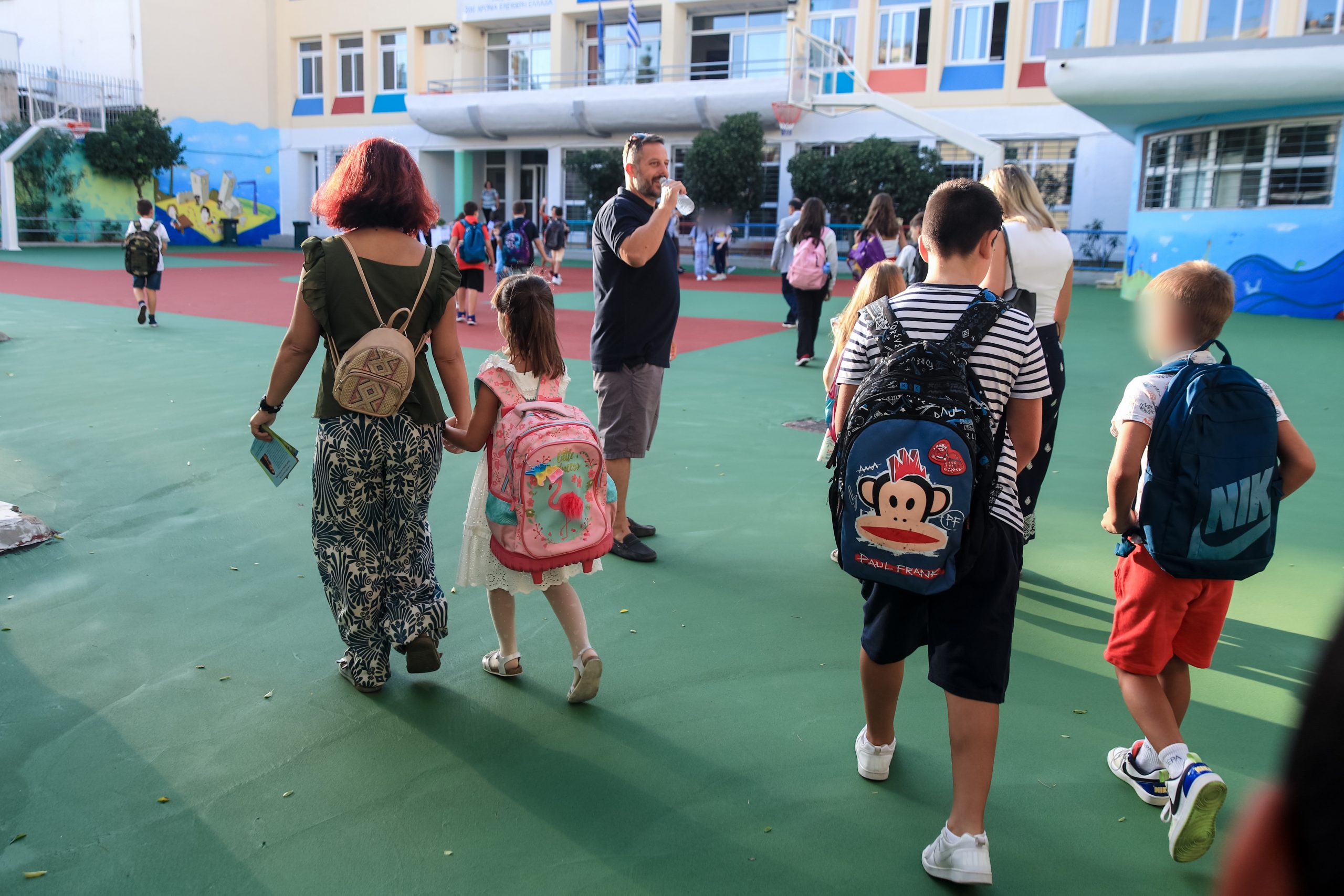 Σχολεία: Πότε ανοίγουν - Όλες οι αργίες και τα τριήμερα