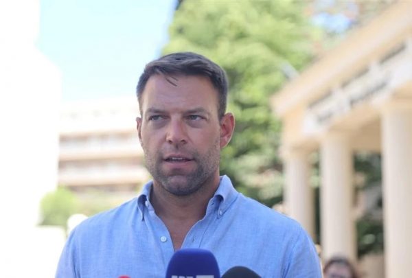 Κασσελάκης: Ο Μητσοτάκης πάει στα καμένα 10 μέρες μετά – Επαναλαμβάνω να πάμε μαζί