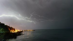 Κακοκαιρία εξπρές με ισχυρές καταιγίδες τις επόμενες ώρες – Ποιες περιοχές θα βρεθούν στο επίκεντρο