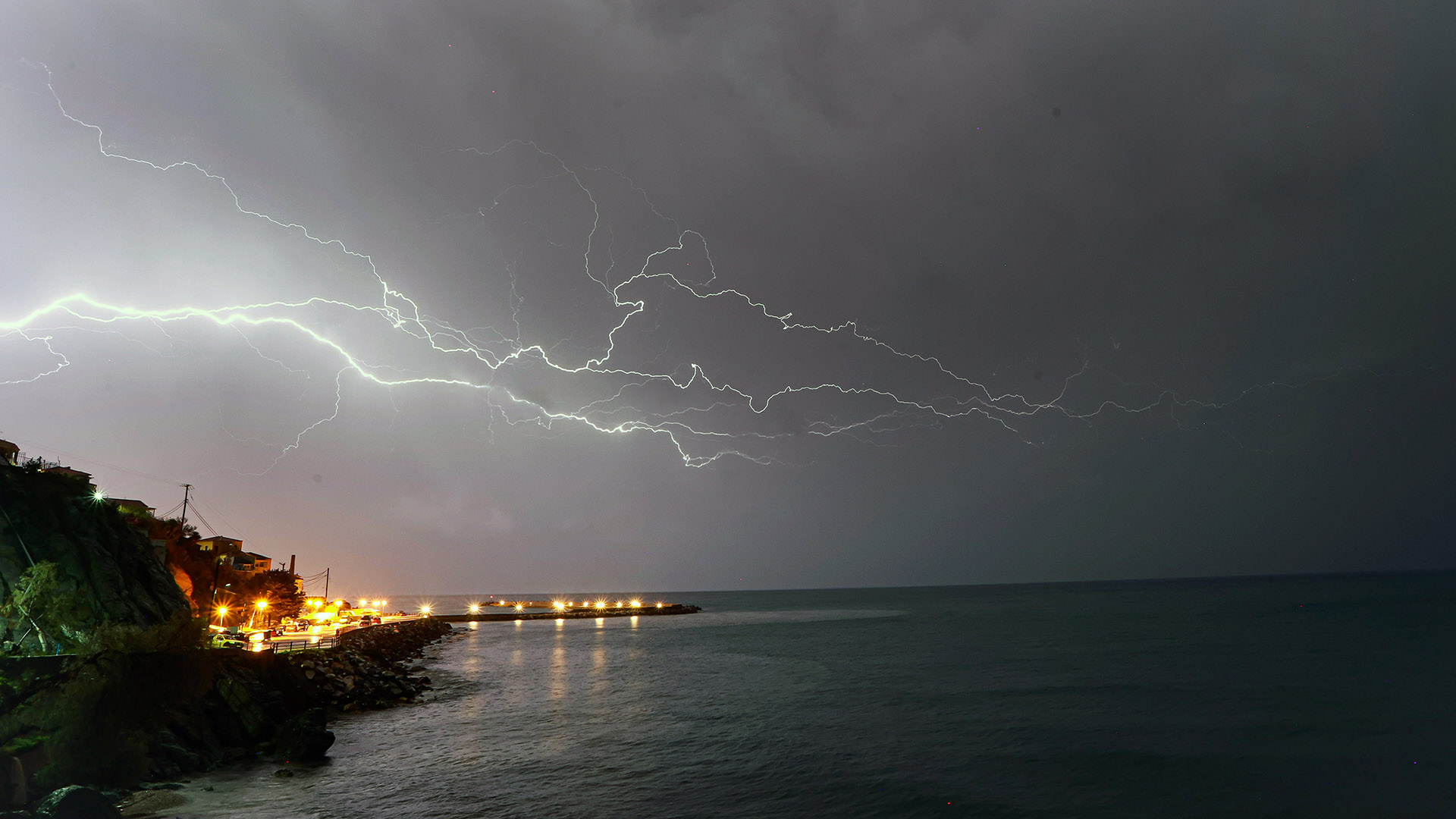 Κακοκαιρία: Συνεδρίασε η Επιτροπή Εκτίμησης Κινδύνου - Οκτώ Περιφέρειες σε «Red Code»