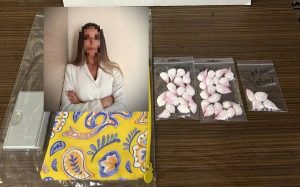 Προφυλακίστηκε η 29χρονη δικηγόρος που συνελήφθη με 40 συσκευασίες κοκαΐνης στο κέντρο της Αθήνας