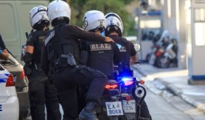 Σύλληψη γνωστού τράπερ μετά από έλεγχο της ΔΙ.ΑΣ. – Τι βρέθηκε στο όχημα που επέβαινε