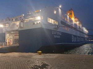 Ταλαιπωρία για 923 επιβάτες – Στο λιμάνι της Καβάλας επέστρεψε το πλοίο «Διαγόρας» – Σύρθηκε στον λιμενοβραχίονα