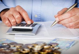 Ιδιωτικό χρέος: Τι αλλάζει για 1,5 εκατ. οφειλέτες – Άρση κατασχέσεων και 72 δόσεις