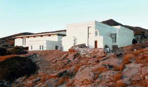 Μια στέγη για την τέχνη τους