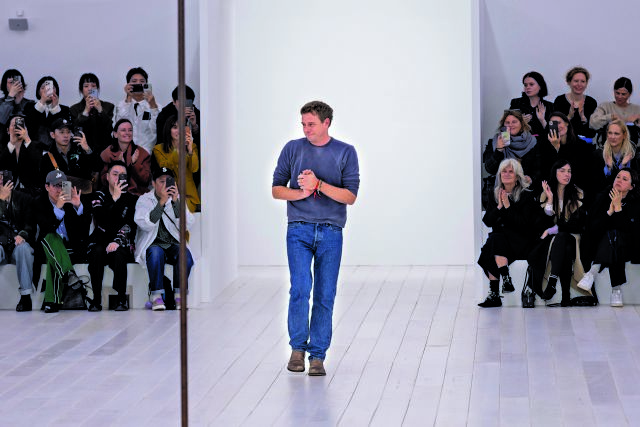 Τζόναθαν Αντερσον: από τον ισπανικό Loewe στον       γαλλικό Dior