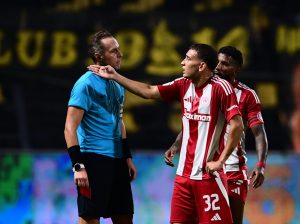 Άρης – Ολυμπιακός 2-1: Κακοί οι «ερυθρόλευκοι», τραγικός ο διαιτητής