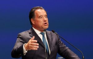 Ο Άδωνις Γεωργιάδης δεσμεύτηκε να λύσει τα… προβλήματα «που δεν υπάρχουν» στο ΕΣΥ