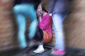 Ακραία βία σε Γυμνάσιο της Αγίας Παρασκευής: 13χρονη δέχθηκε επίθεση από μαθήτριες – Συνελήφθη μία ανήλικη