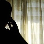 «Κυρία Δάφνη, η τράπεζα θα δει τις λίρες μέσω του δορυφόρου» – Οι απίστευτοι διάλογοι με τα θύματα απάτης