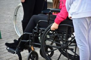 Θεσσαλονίκη: «Έπαθα σοκ, δεν μπορώ να το διανοηθώ» λέει η μητέρα της 17χρονης ΑμεΑ που την ξέχασαν επί 2 ώρες μέσα σε λεωφορείο