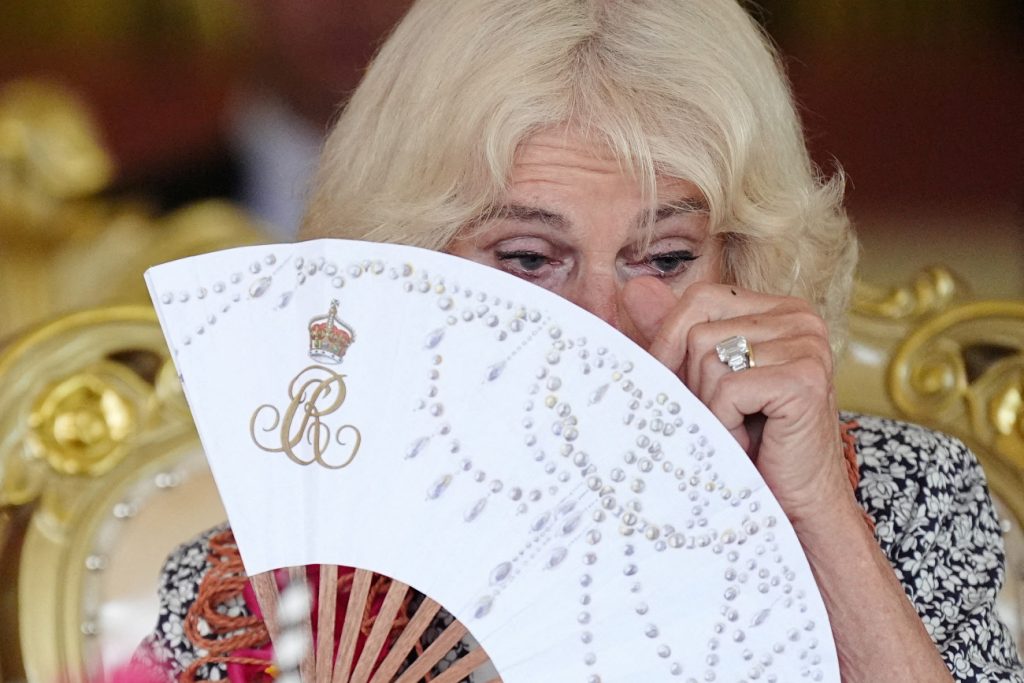 Βασιλιάς Κάρολος: Αυτά τα λόγια έκαναν την Καμίλα να ξεσπάσει σε κλάματα