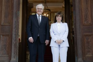 Σταϊνμάγερ σε Σακελλαροπούλου: «Λήξαν για εμάς το θέμα των γερμανικών αποζημιώσεων»