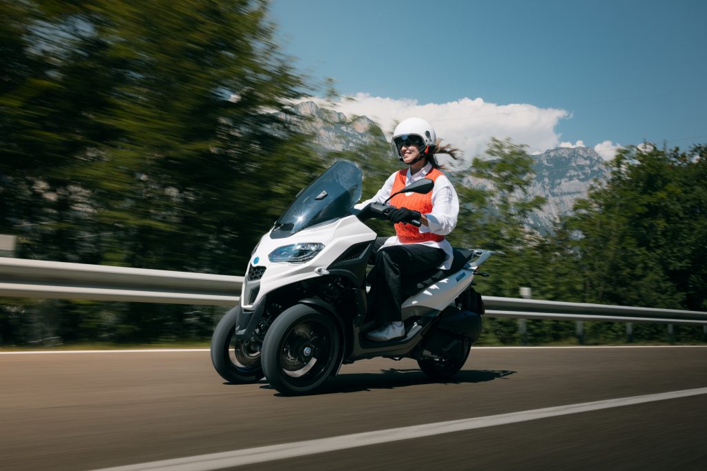 Το Piaggio MP3 310 μπορεί να οδηγηθεί με δίπλωμα αυτοκινήτου