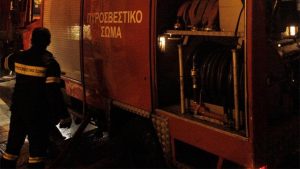 Πάτρα: Υπό μερικό έλεγχο η φωτιά σε βιομηχανικό χώρο στην περιοχή Δεμένικα