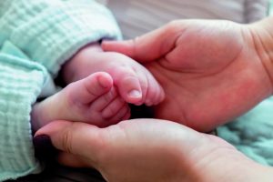 Εφιάλτης η γήρανση του πληθυσμού: Πόσο έχει μειωθεί ο δείκτης γονιμότητας στην Ελλάδα – Πόσοι θα είμαστε το 2050