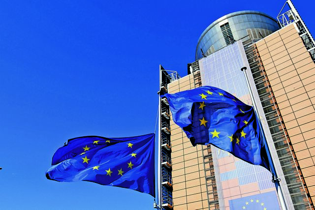 Κομισιόν: Δισεκατομμύρια ευρώ για την άμυνα και την ασφάλεια