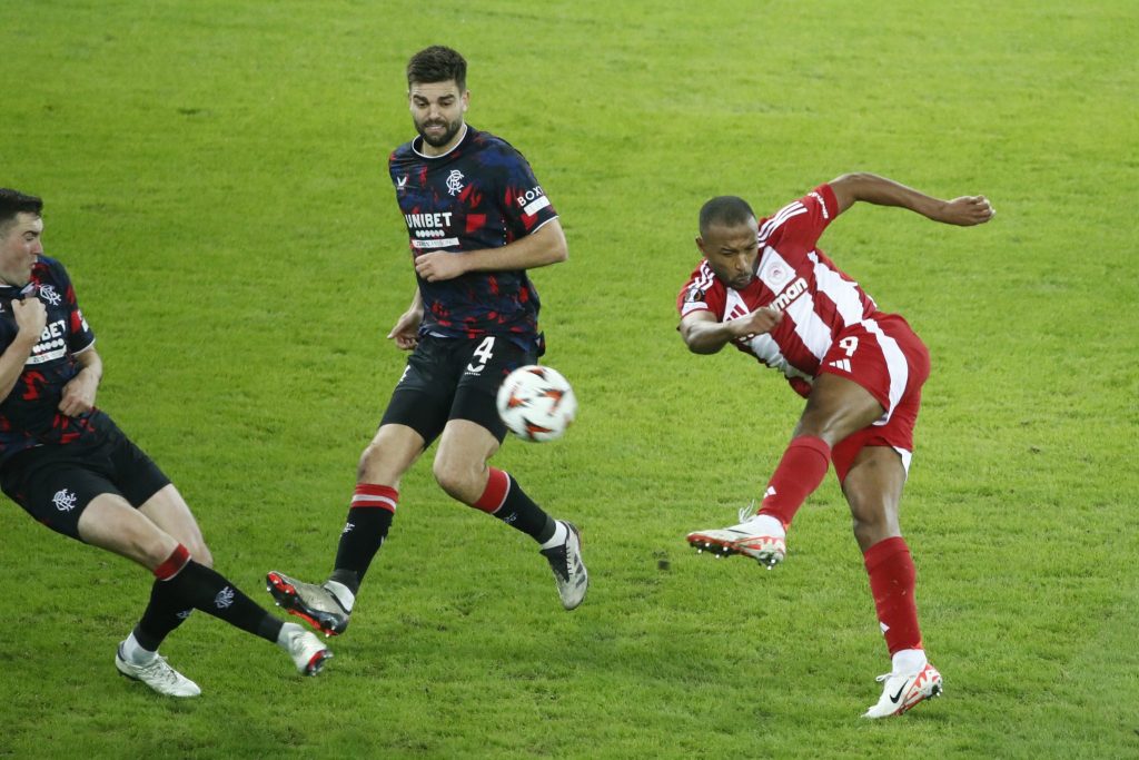 Ολυμπιακός – Ρέιντζερς 1-1: Τον ζόρισαν οι Σκωτσέζοι, τον «μπλόκαρε» ο Γερμανός διαιτητής